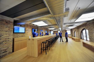 Illustration for article titled Working at the Apple Store: Tales from the Inside